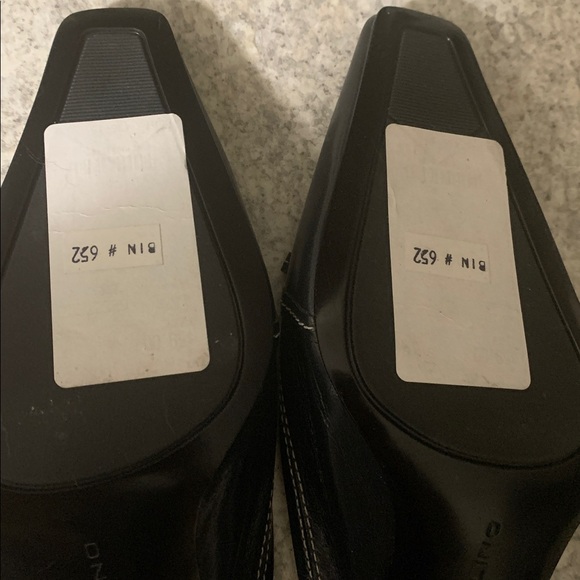 Bandolino Black Heels with Decorative Bow - Picture 5 of 5